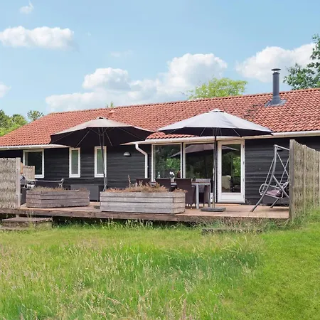 Awesome In Skibby With Kitchen Feriehus Brønde